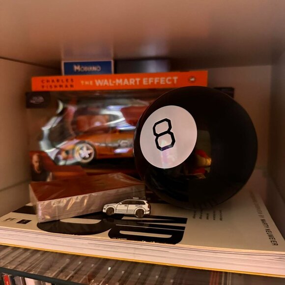 Magic 8 Ball – 2010 – With Box – Vintage Toy - Picture 3 of 3